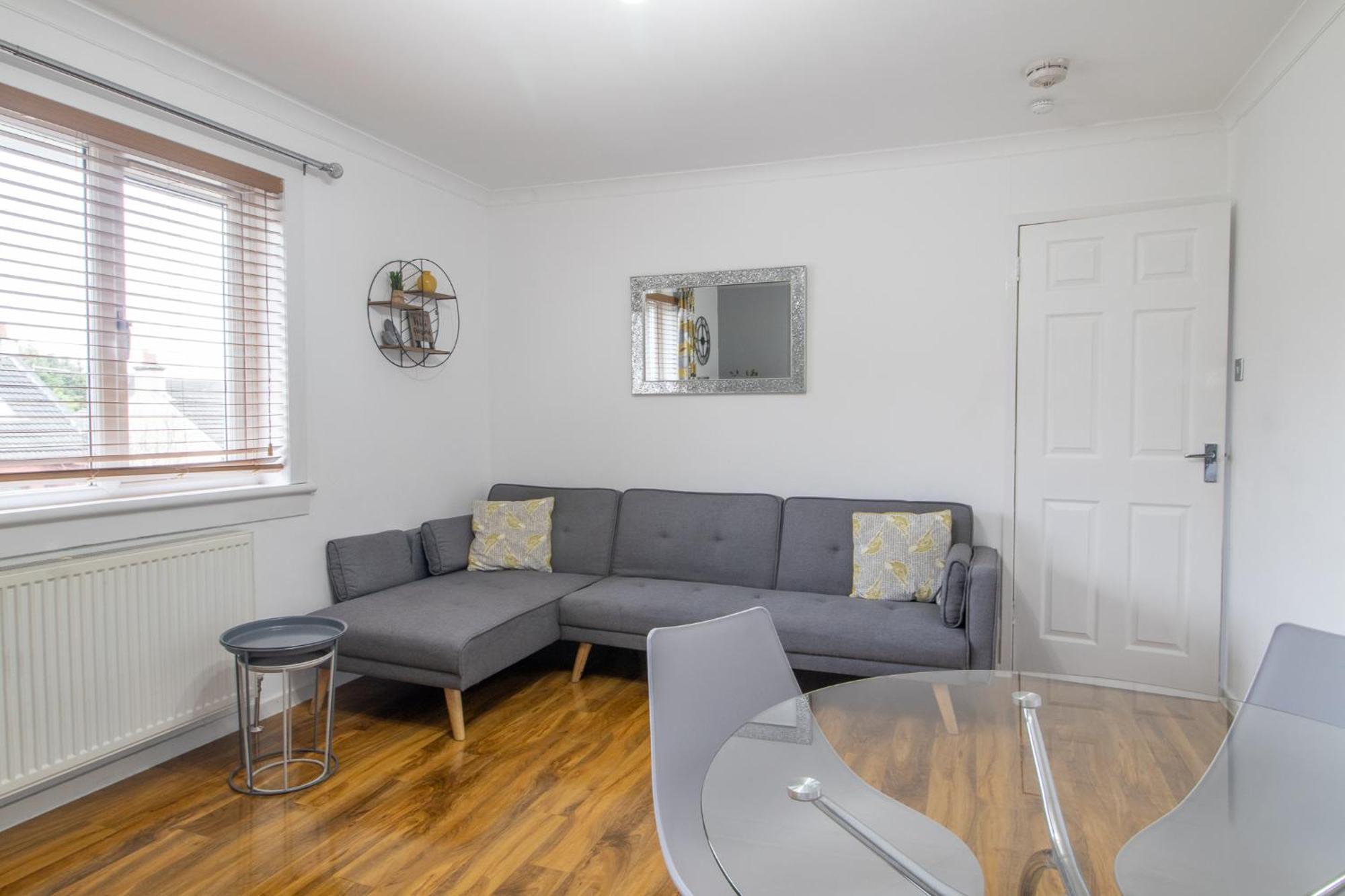 1 Bed Apartment Central Hamilton Free Wifi With Great Transport Links To Glasgow Exterior photo